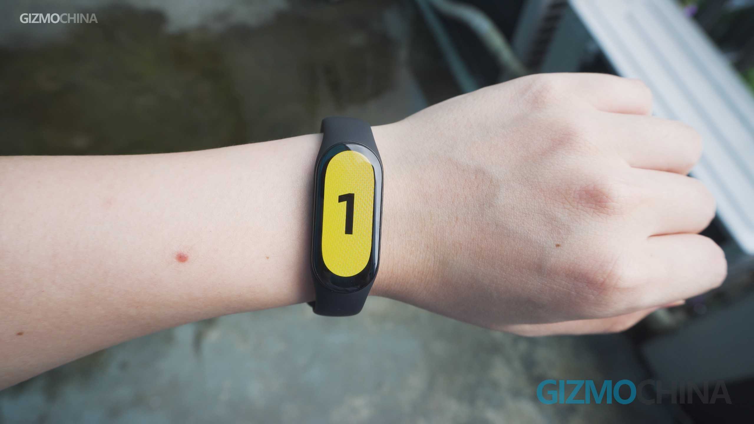 Mi band sales small wrist