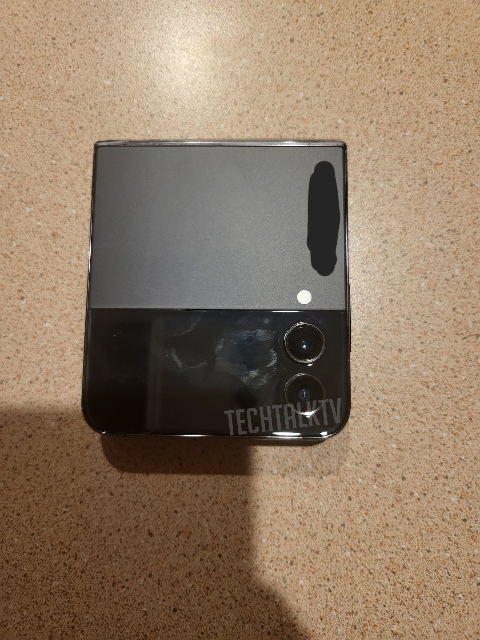 Samsung Galaxy Z Flip 4 Hands On Images Emerge To Reveal Design Changes Gizmochina