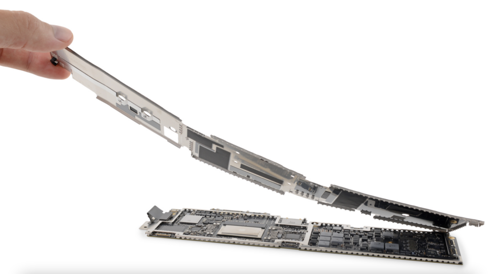 Apple M2-powered MacBook Air teardown