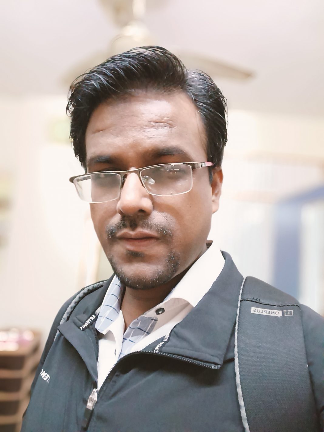 OPPO Reno 8 5G Portrait Selfie (indoor)