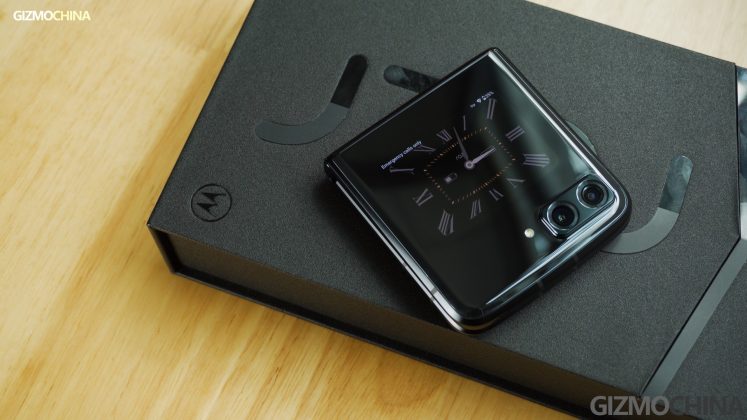 unboxing-motorola razr 2022