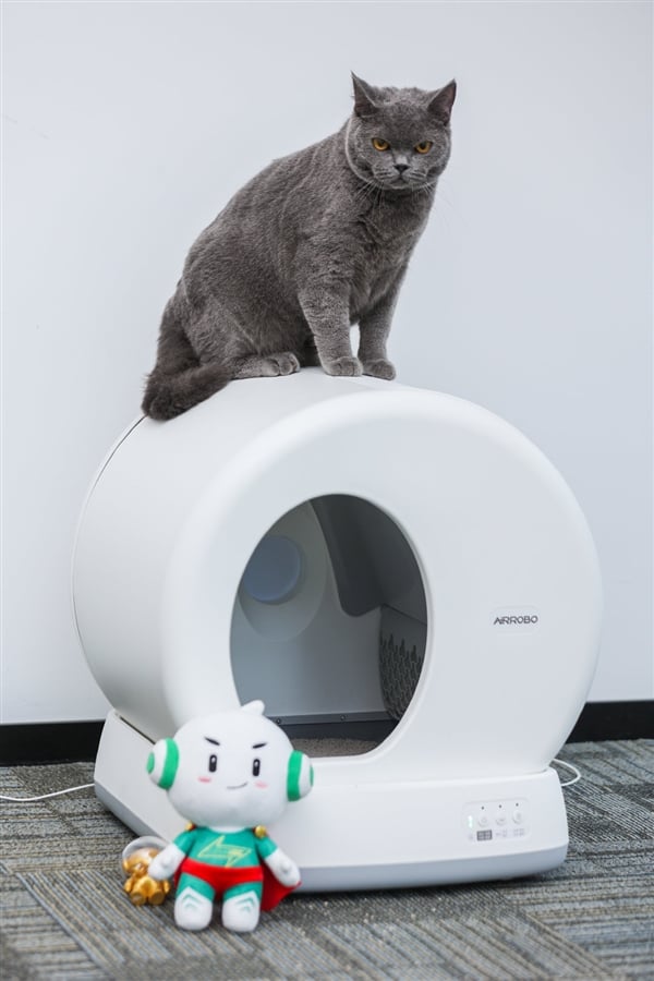 OPPO's smart cat litter box