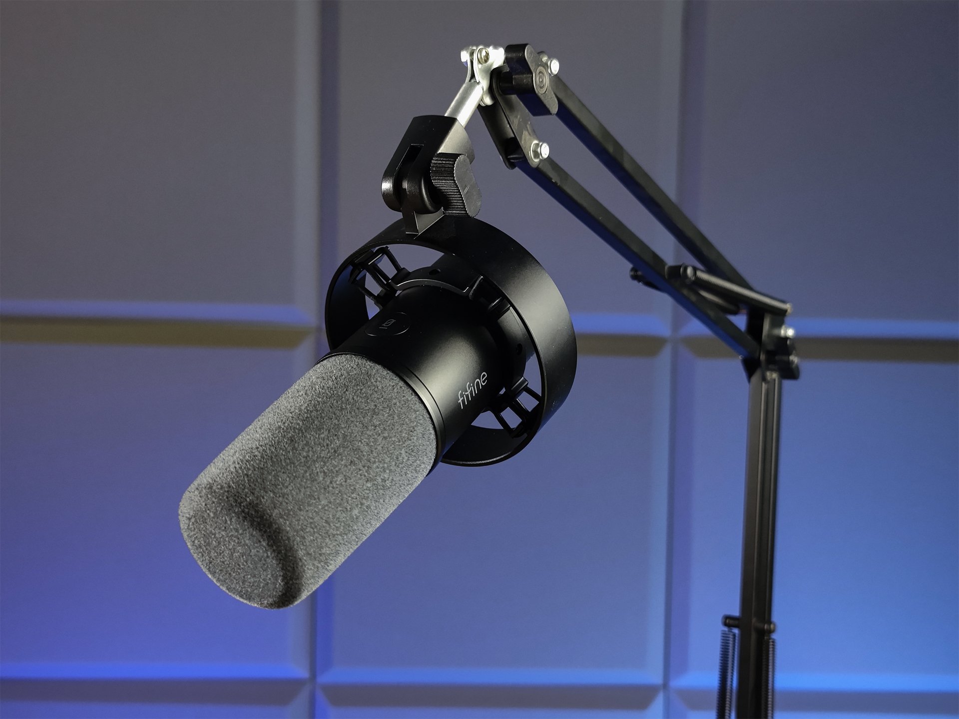 Tech Review - XLR/USB Dynamic Microphone FIFINE K688 - techbuzzireland