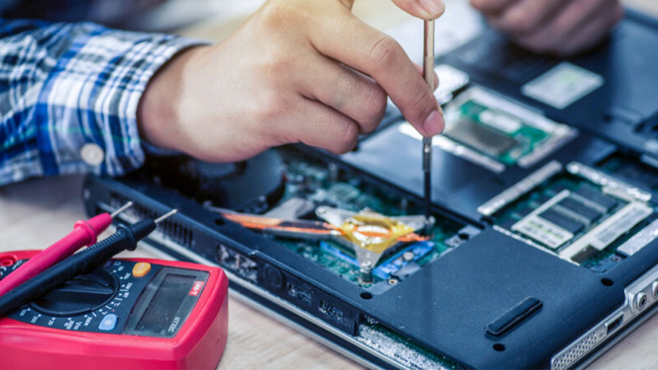 Computer Repair Simple Image Half of Computer Repair Result in Snooping of Sensitive Data - Gizmochina