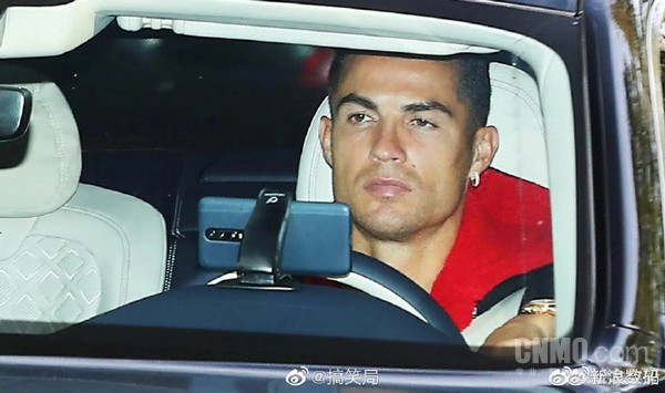 Ronaldo, Huawei Mate RS Porsche Edition Kullanırken Görüntülendi Ronaldo, Huawei Mate RS Porsche Edition Kullanırken Görüntülendi