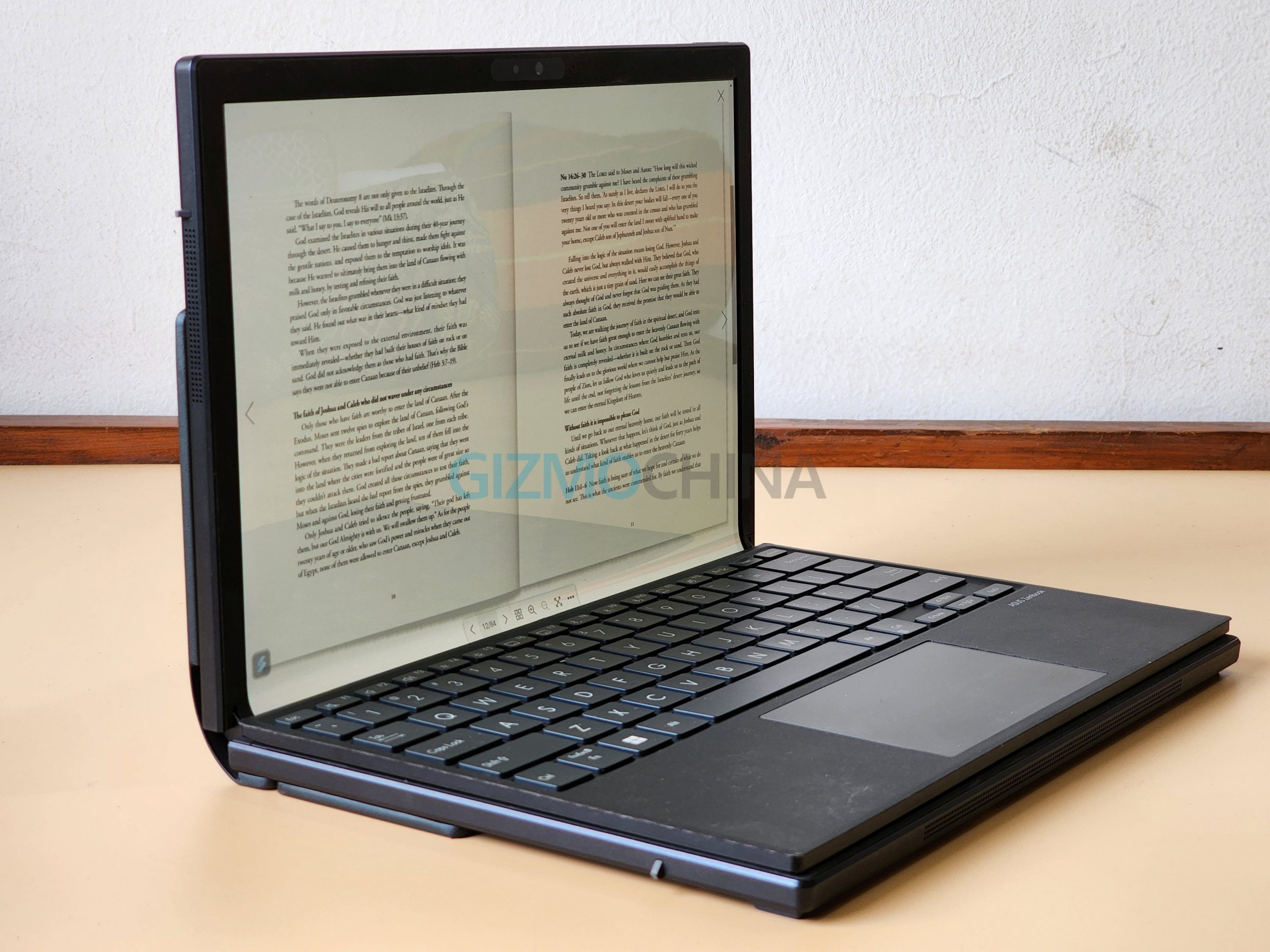 Asus Zenbook 17 Fold OLEDz
