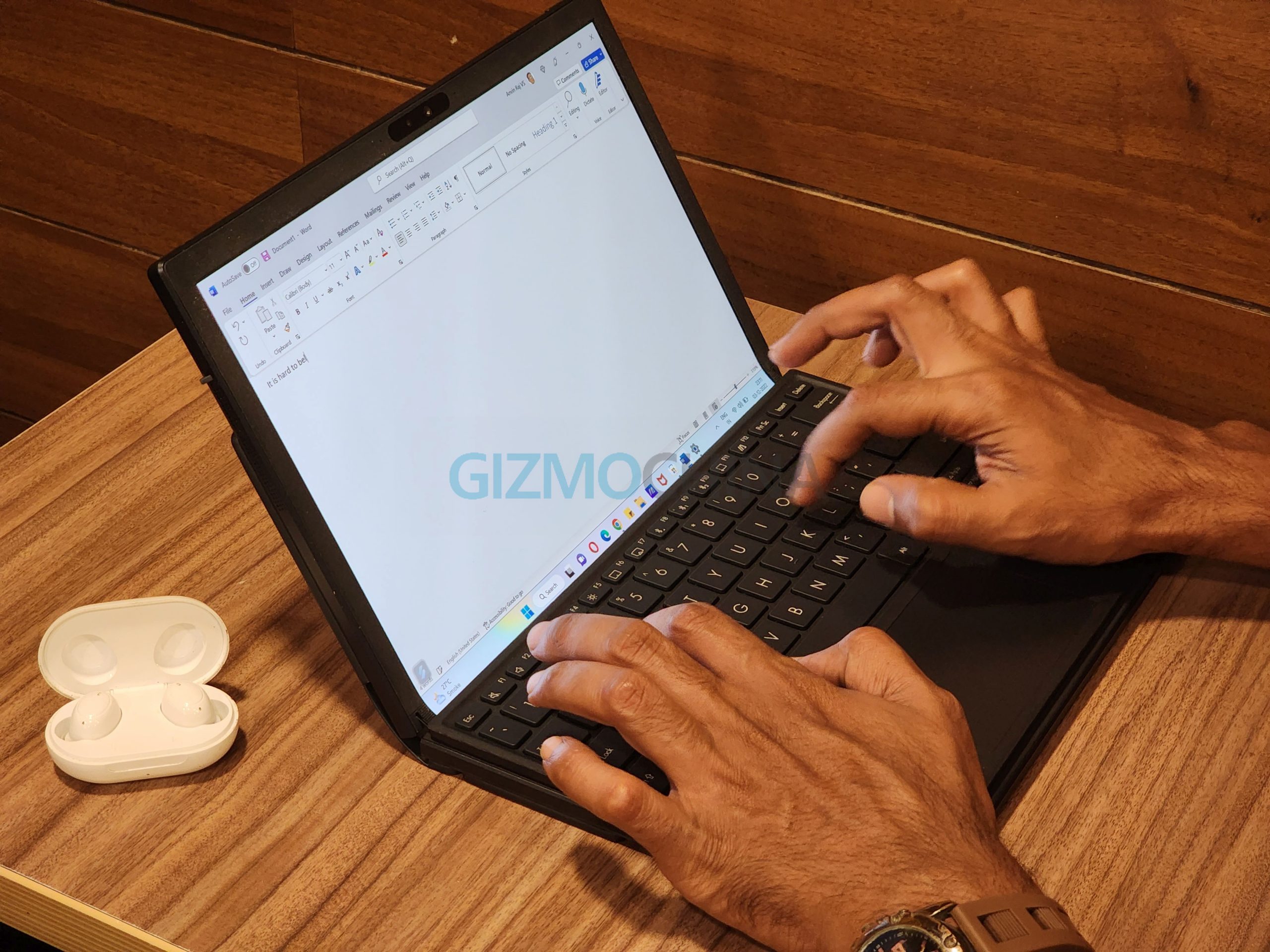 Asus Zenbook 17 Fold OLED