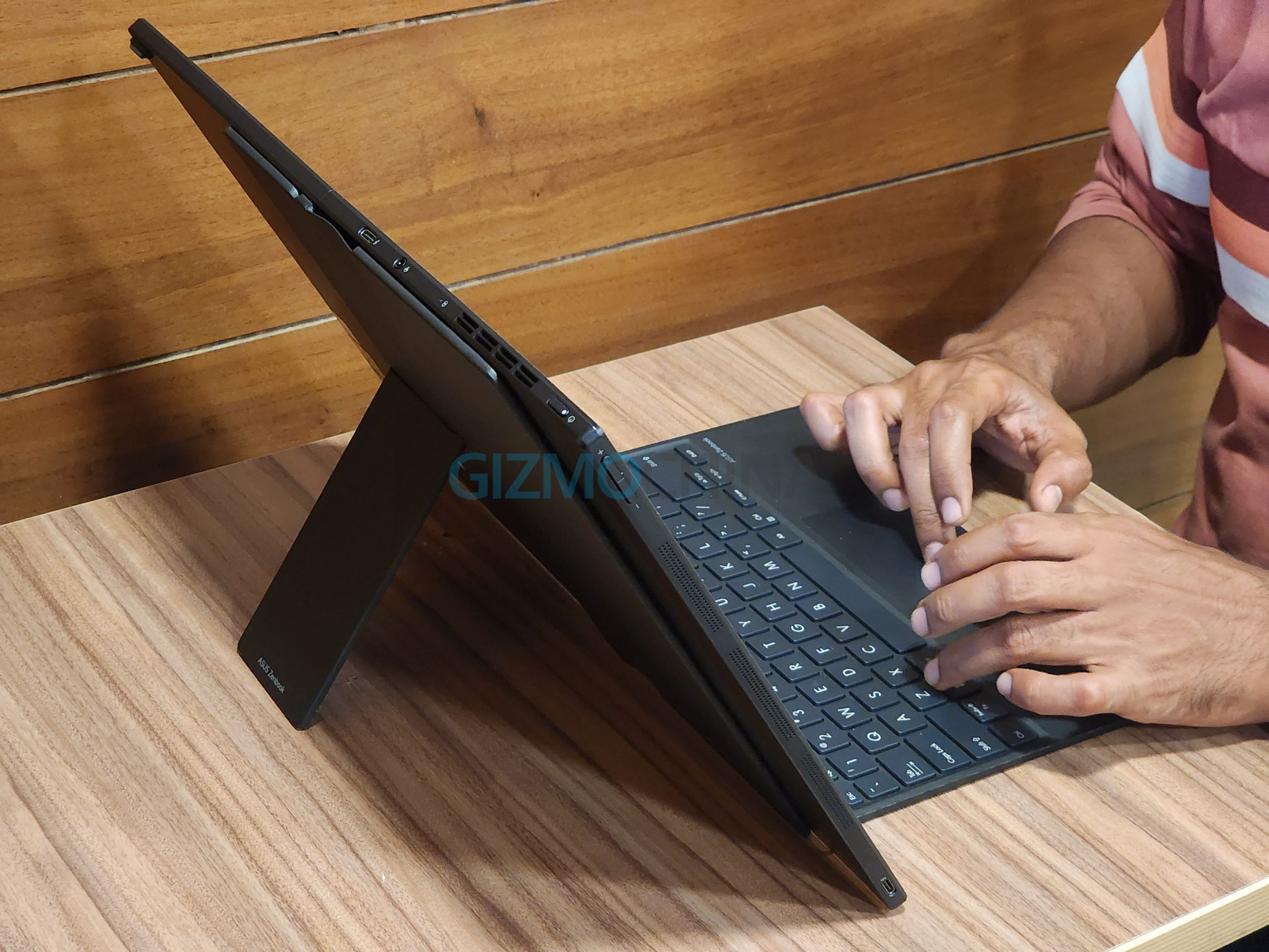 Asus Zenbook 17 Fold OLED
