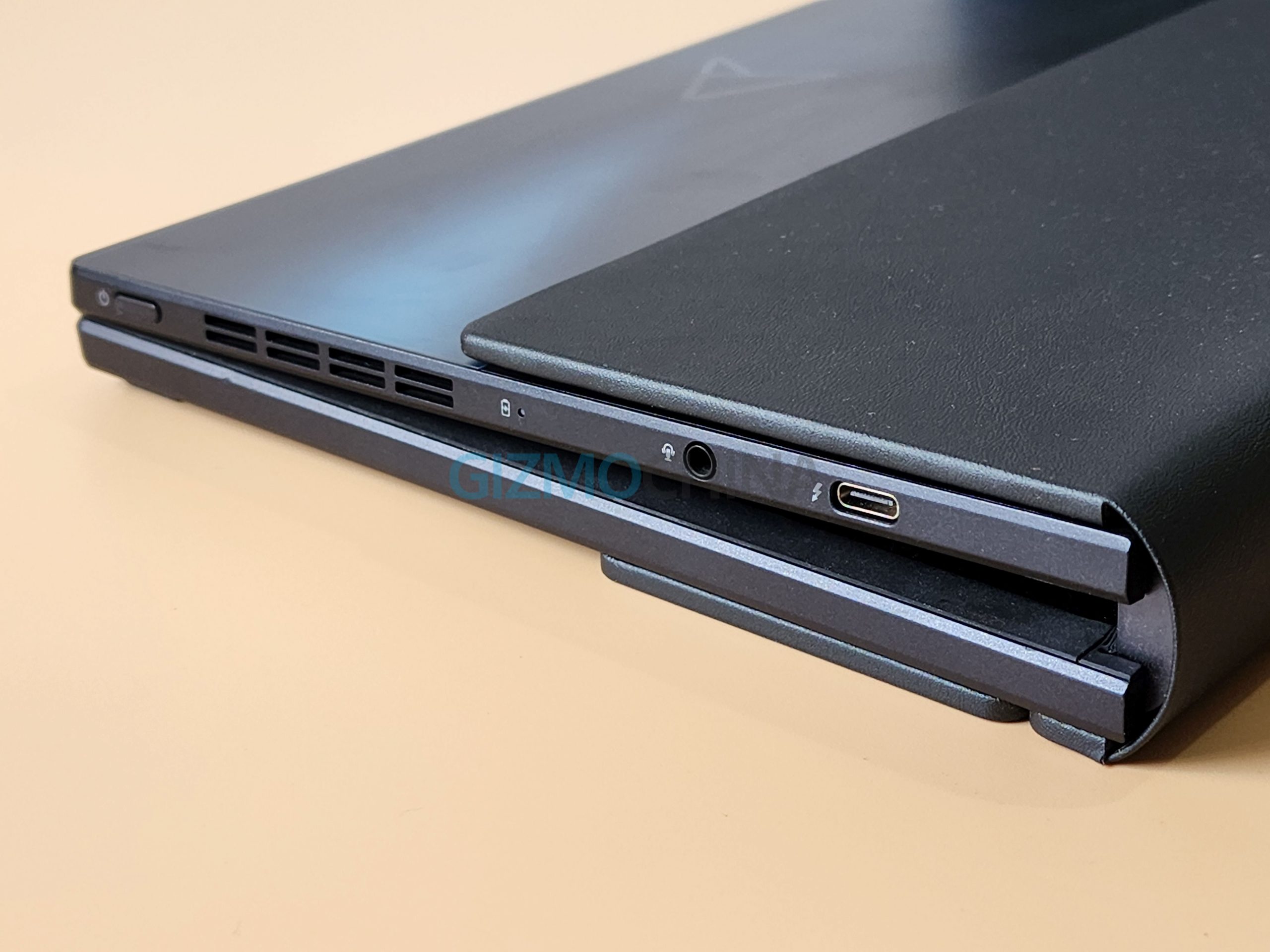 Asus Zenbook 17 Fold OLED