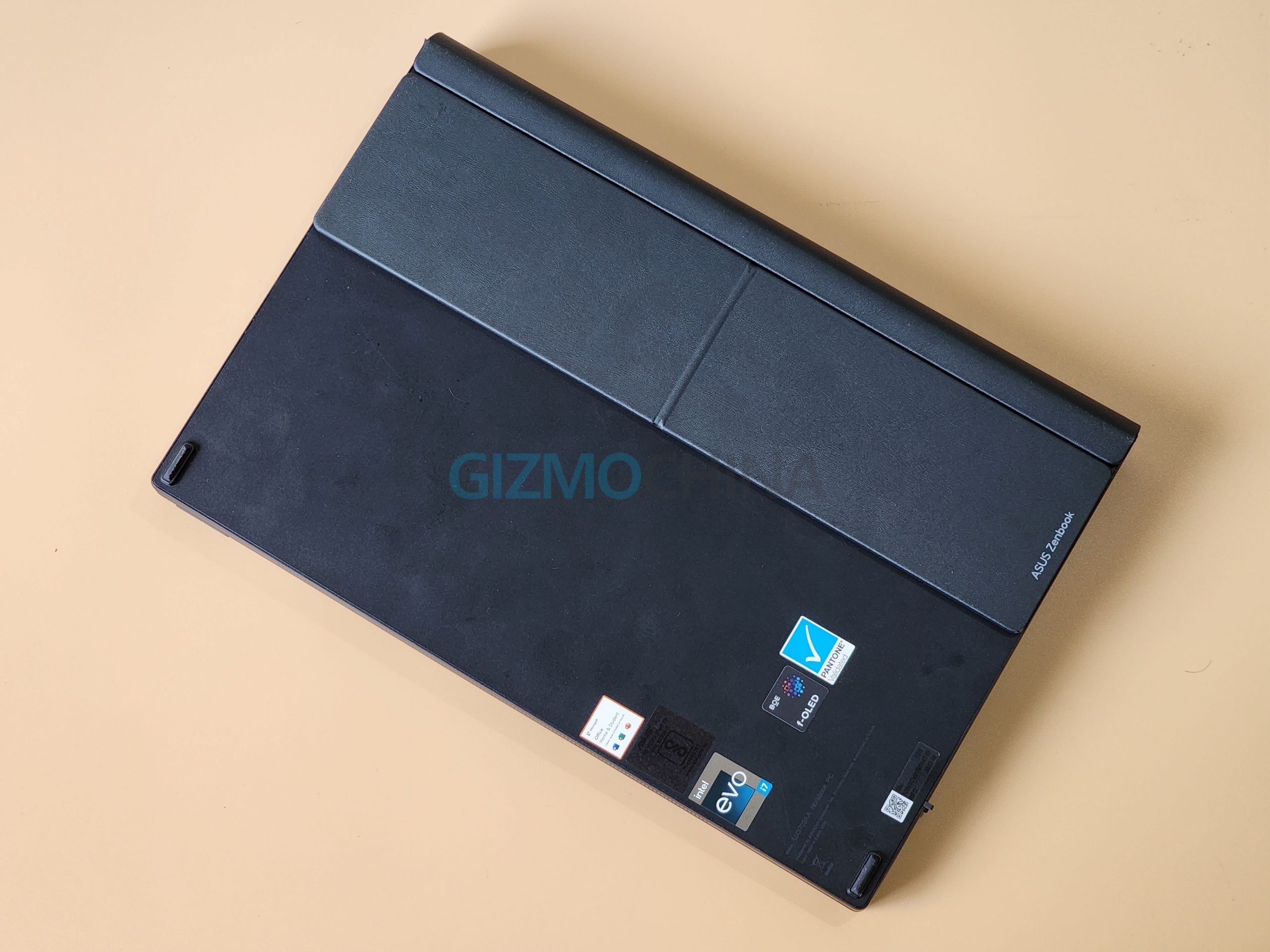 Asus Zenbook 17 Fold OLED