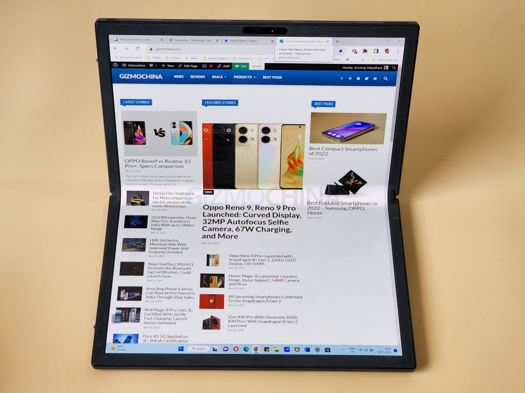 Asus Zenbook 17 Fold OLEDz