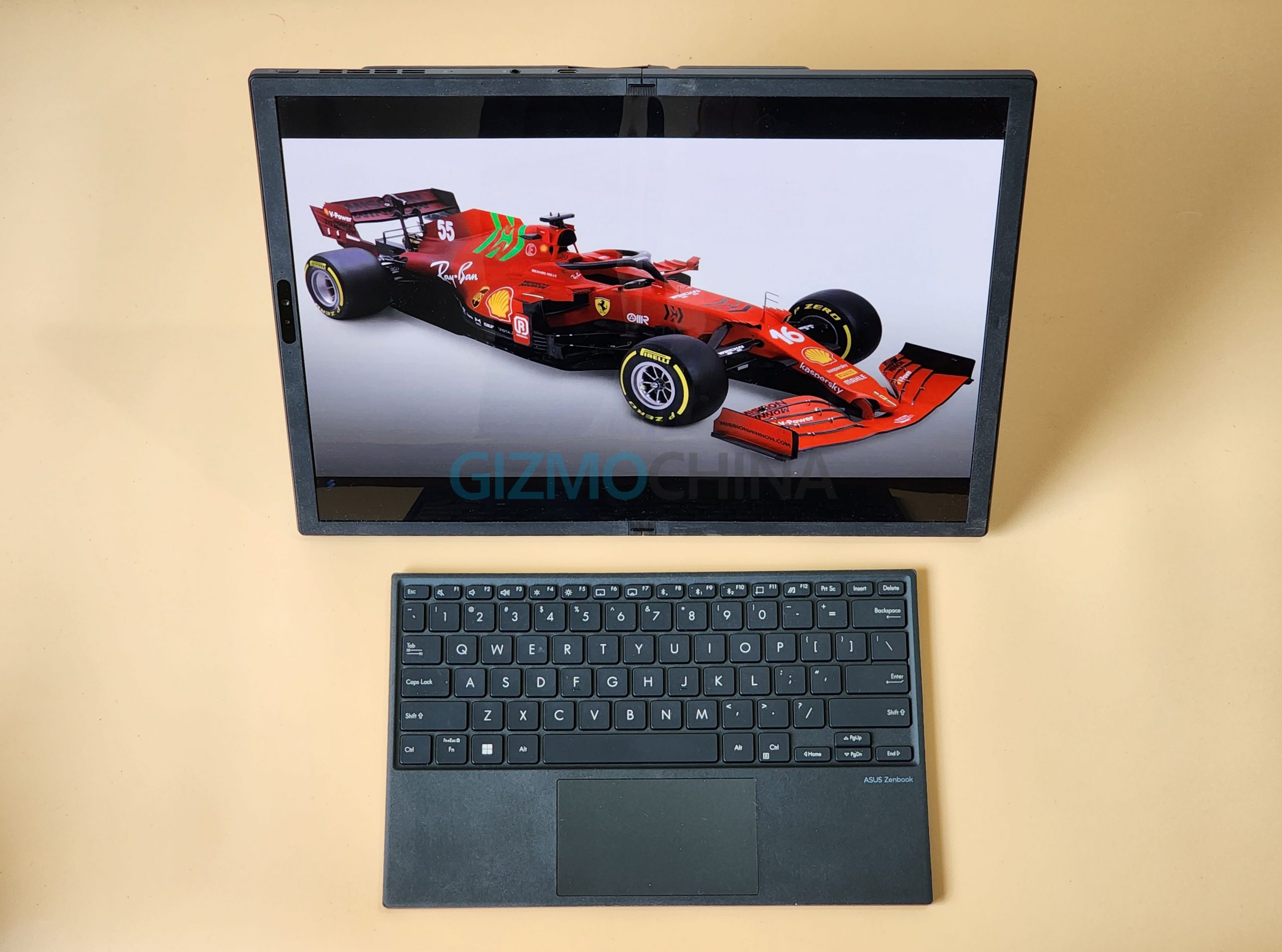 Asus Zenbook 17 Fold OLEDz