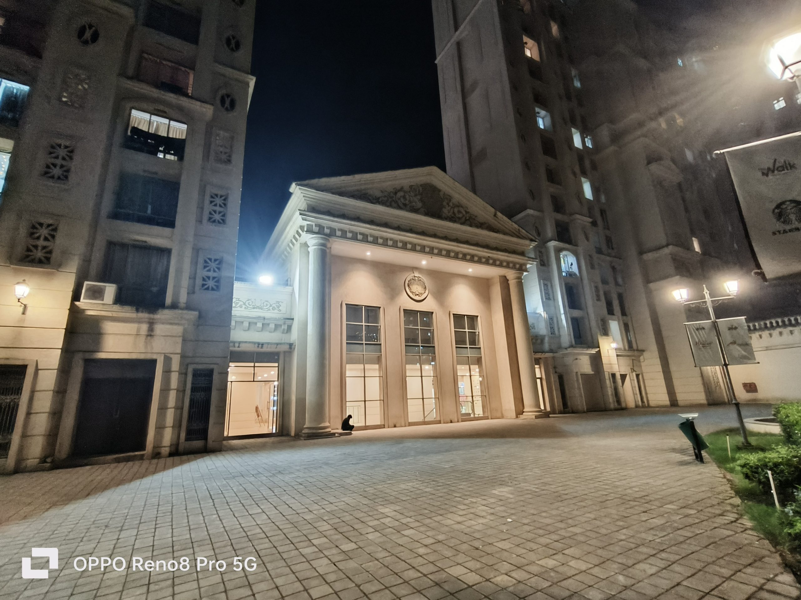 OPPO Reno 8 Pro night ultra-wide