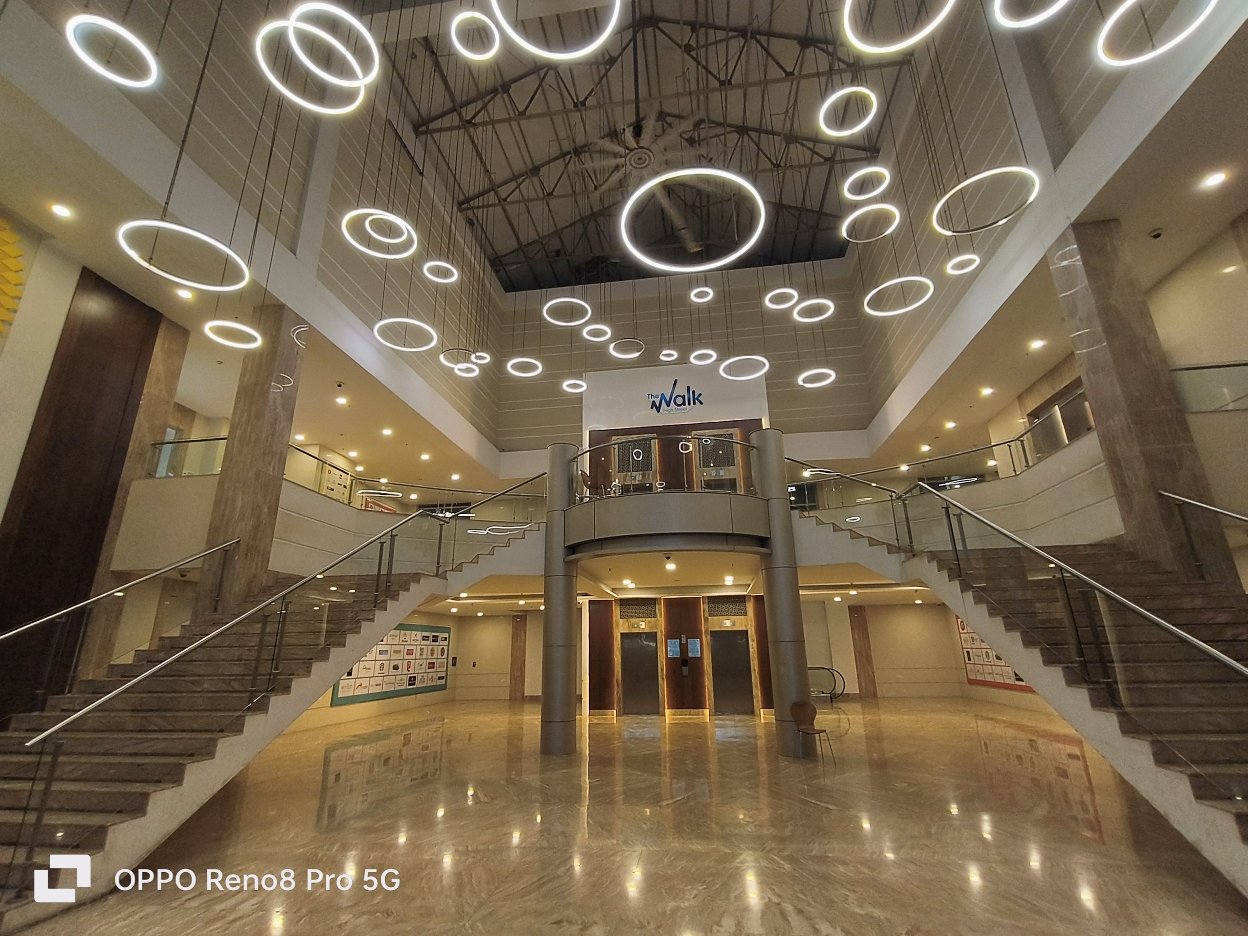 OPPO Reno 8 Pro ultrawide indoor
