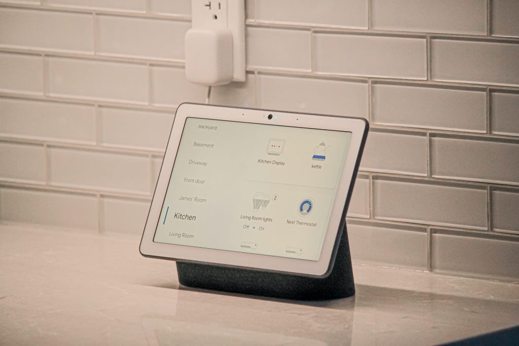 Google Nest Hub Max vs.  Echo Show