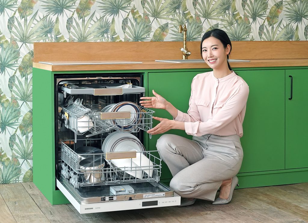 Samsung launches new multifunctional cooking appliance in S. Korea