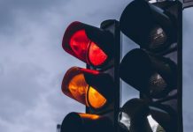 Researchers Suggest Current Traffic Signals Need A Change – An Additional White Light – Here’s why traffic