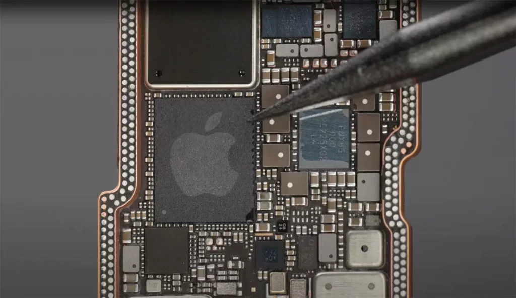 Qualcomm's Snapdragon X65 5G modem on the iPhone 14