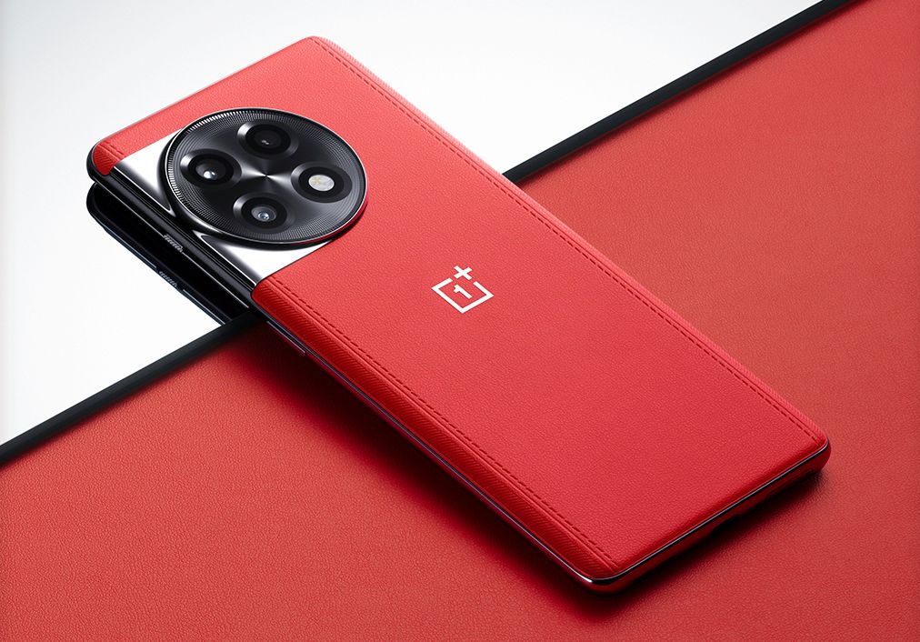 OnePlus Ace 2 Genshin Impact Lava Red