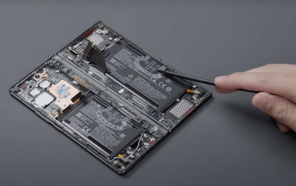 Vivo X Fold2 teardown video surfaces online revealing the foldable's  internals - Gizmochina