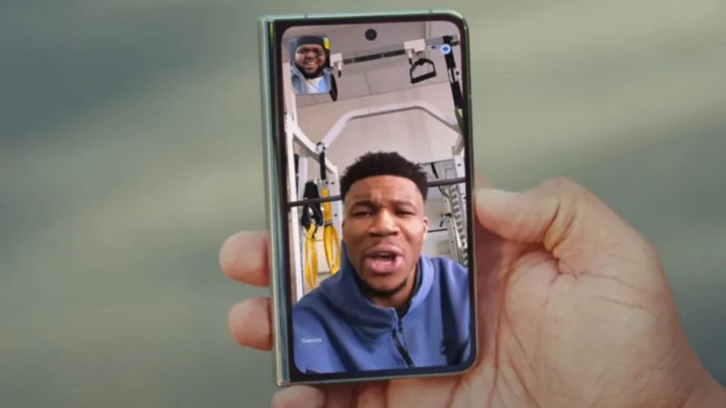 google-pixel-fold-in-action