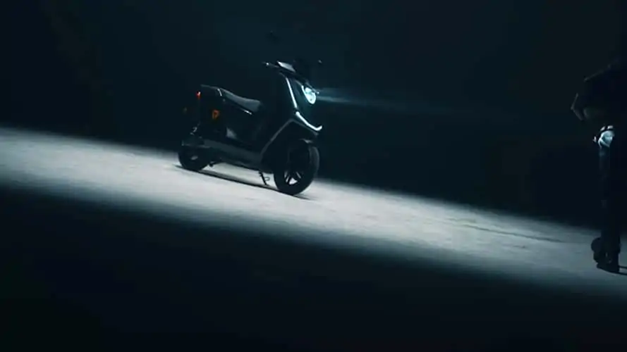 Yadea VF F200 electric scooter