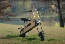 TOM Folding e-Scooter with an ingenuous folding mechanism, inspired by the classic Honda Motocompo announced TOM folding electric scooter