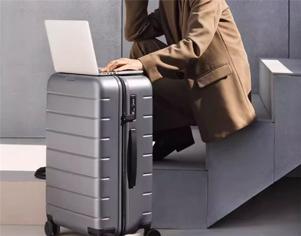 Xiaomi MIJIA Suitcase with a flat-top design unveiled in China - Gizmochina