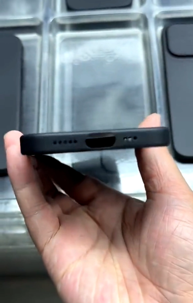 iPhone 15 Pro Max case leak