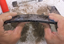 Moto Razr 40 Ultra bend test shows just how flexible the flip phone actually is Moto Razr 40 Ultra