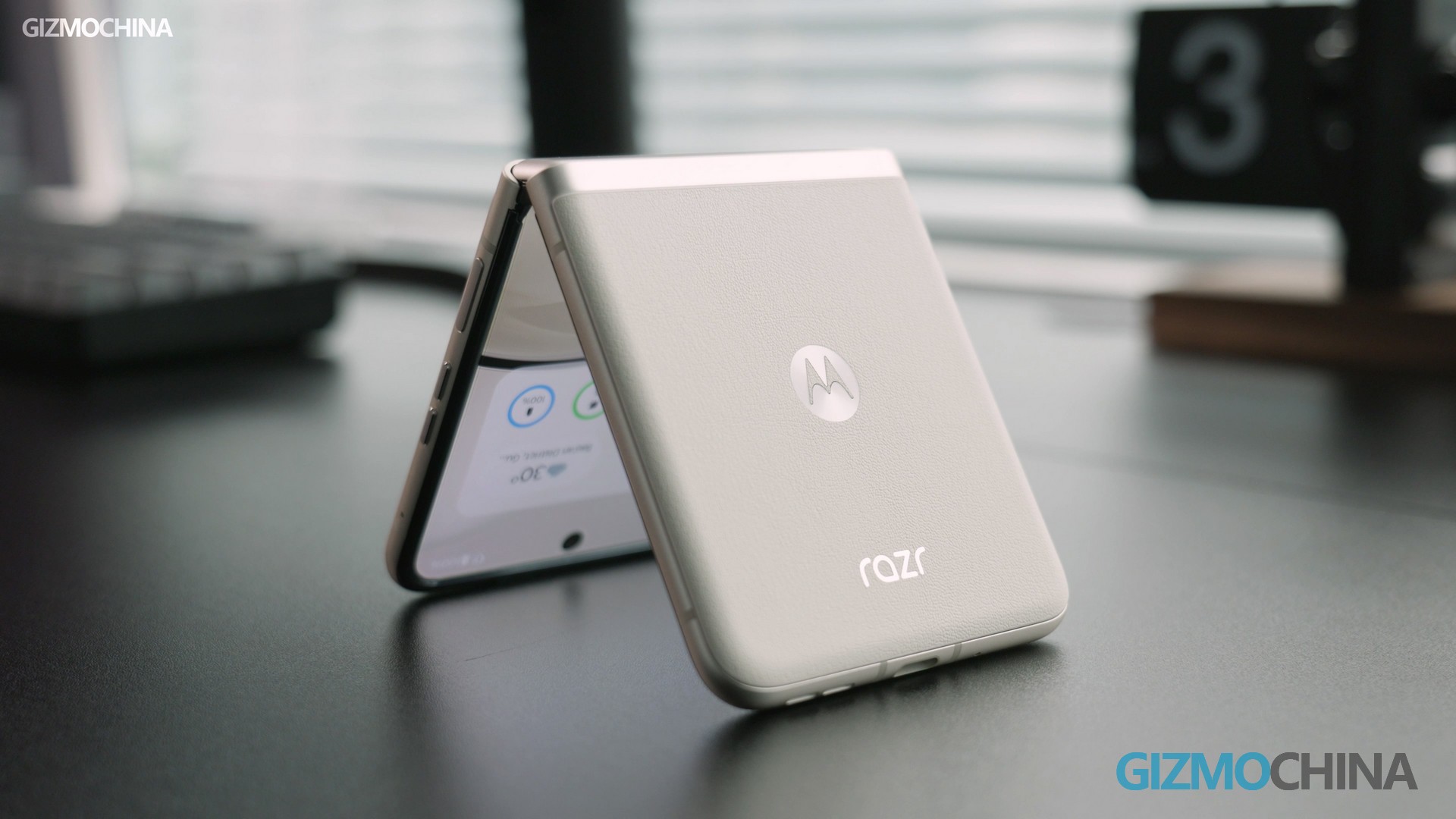 Motorola Razr 40 Review (VS Razr 40 Ultra): I'd go with Standard