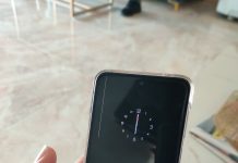 Older Samsung flagships continue to struggle with green line display problem Samsung Galaxy Flip 4 green line issue