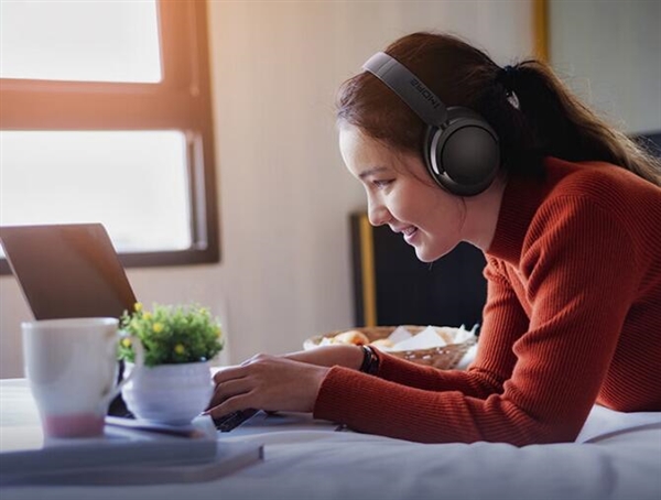 1More SonoFlow SE headset