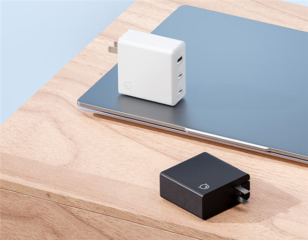 Lenovo Xiaoxin 105W three-port GaN adapter