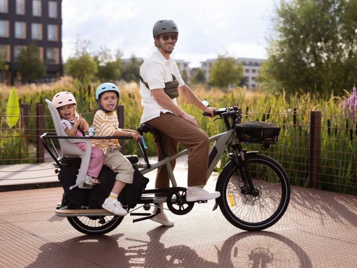Decathlon Unveils The 2023 Edition Of Its Longtail E Cargo Bike R500E 