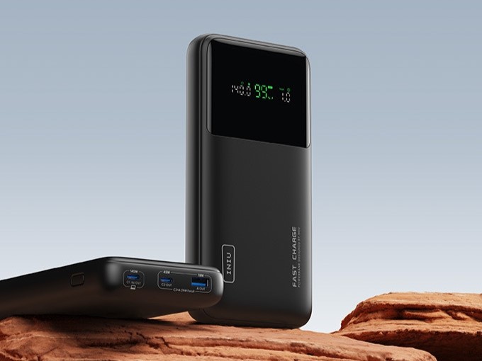 INIU PowerNova portable power bank 