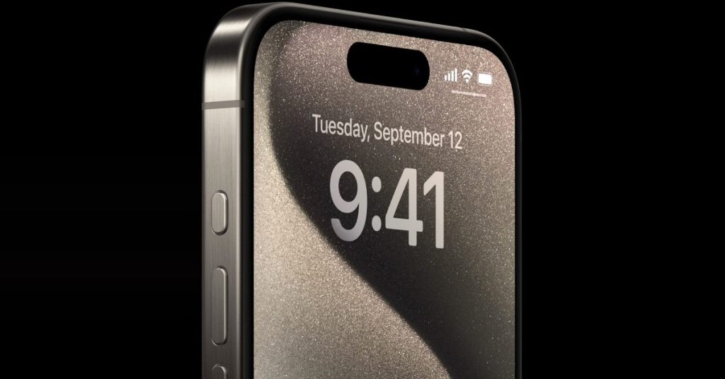 iPhone 15 Pro Max selfie camera
