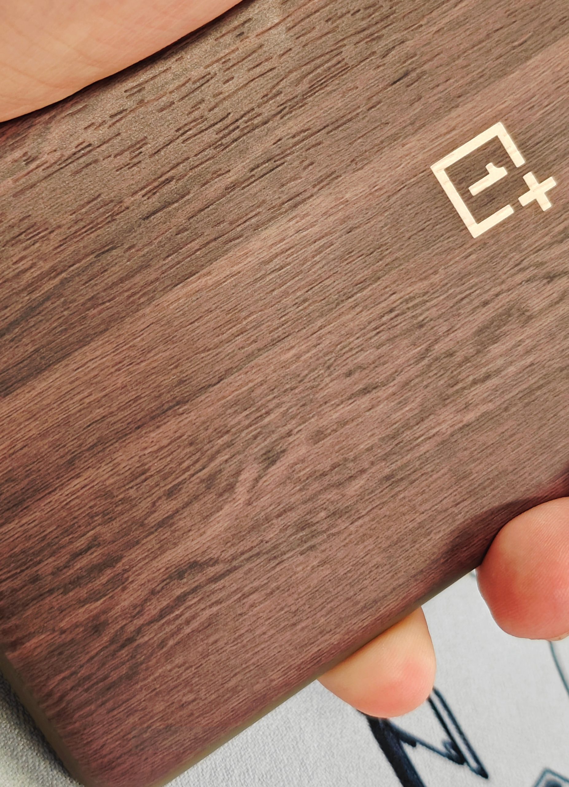 OnePlus 12 may feature a wood texture back, reminding of the OnePlus 1