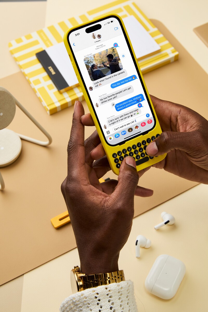 Clicks releases a physical QWERTY keyboard for the iPhone Pro models