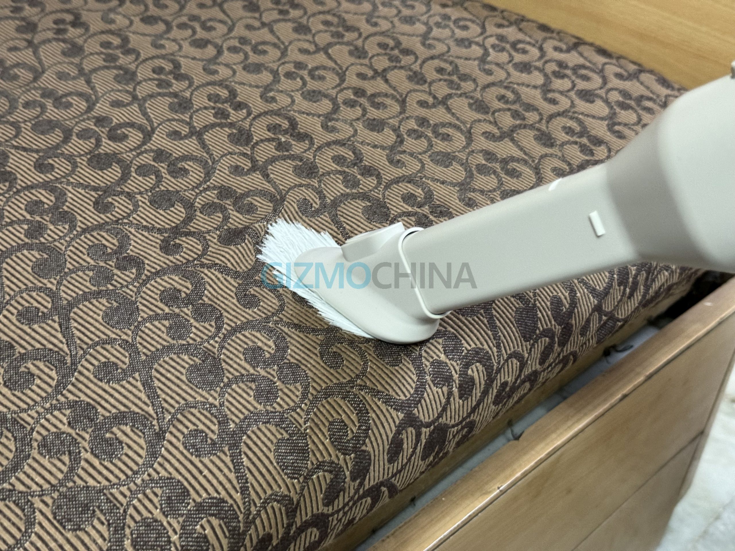 Dreame U10 with wide combination tool 