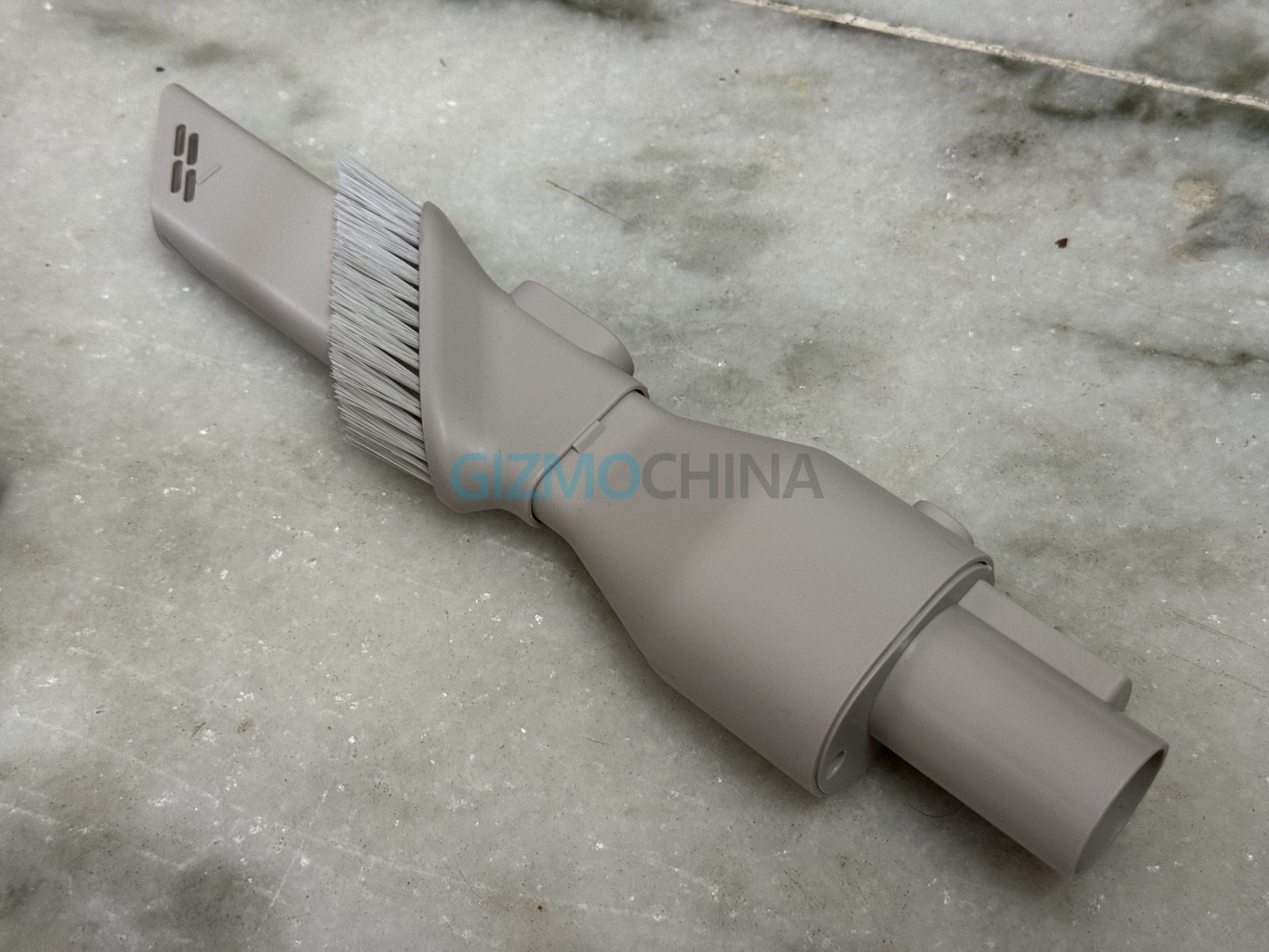 Dreame U10 with wide combination tool 