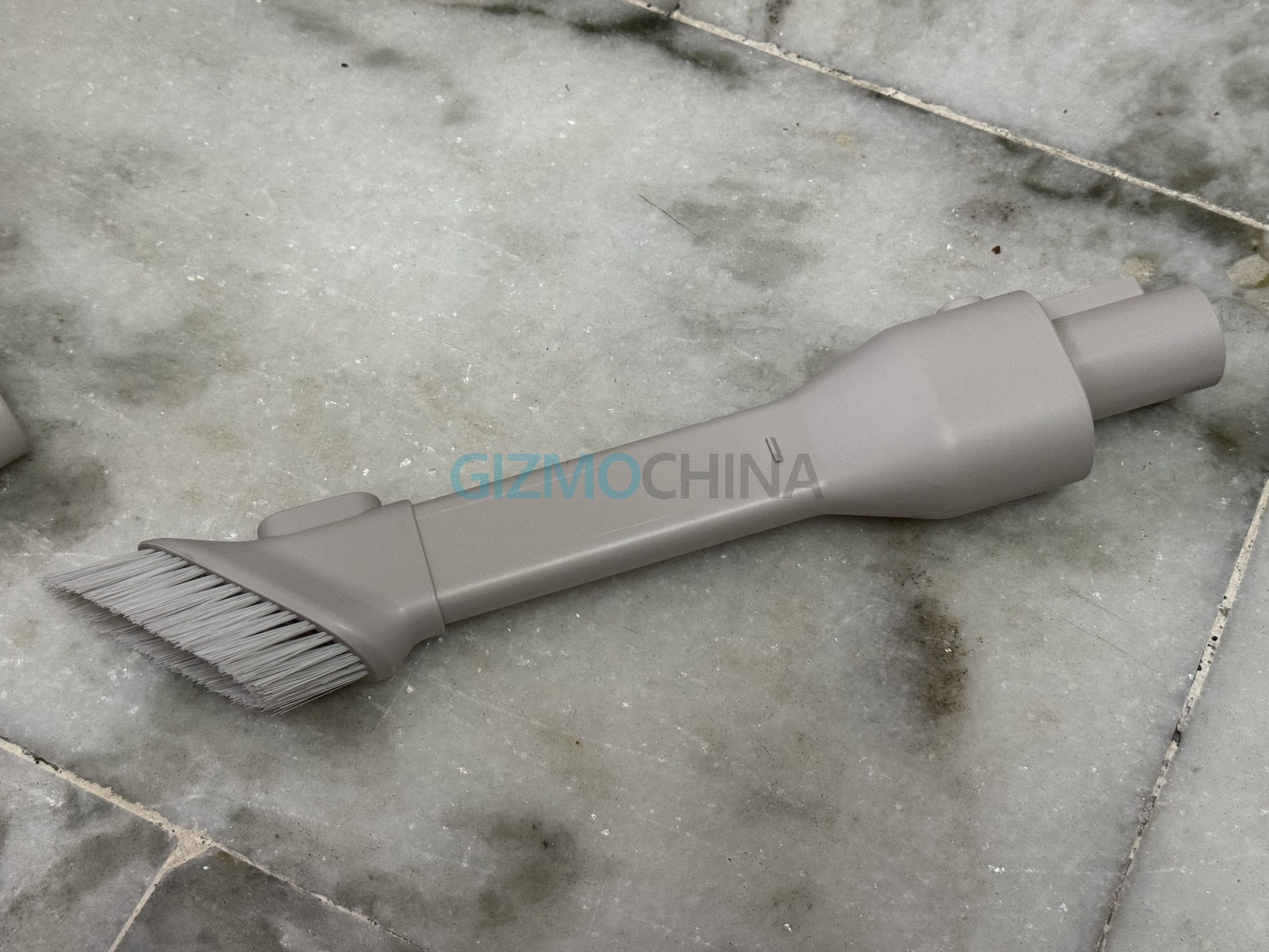 Dreame U10 with wide combination tool 