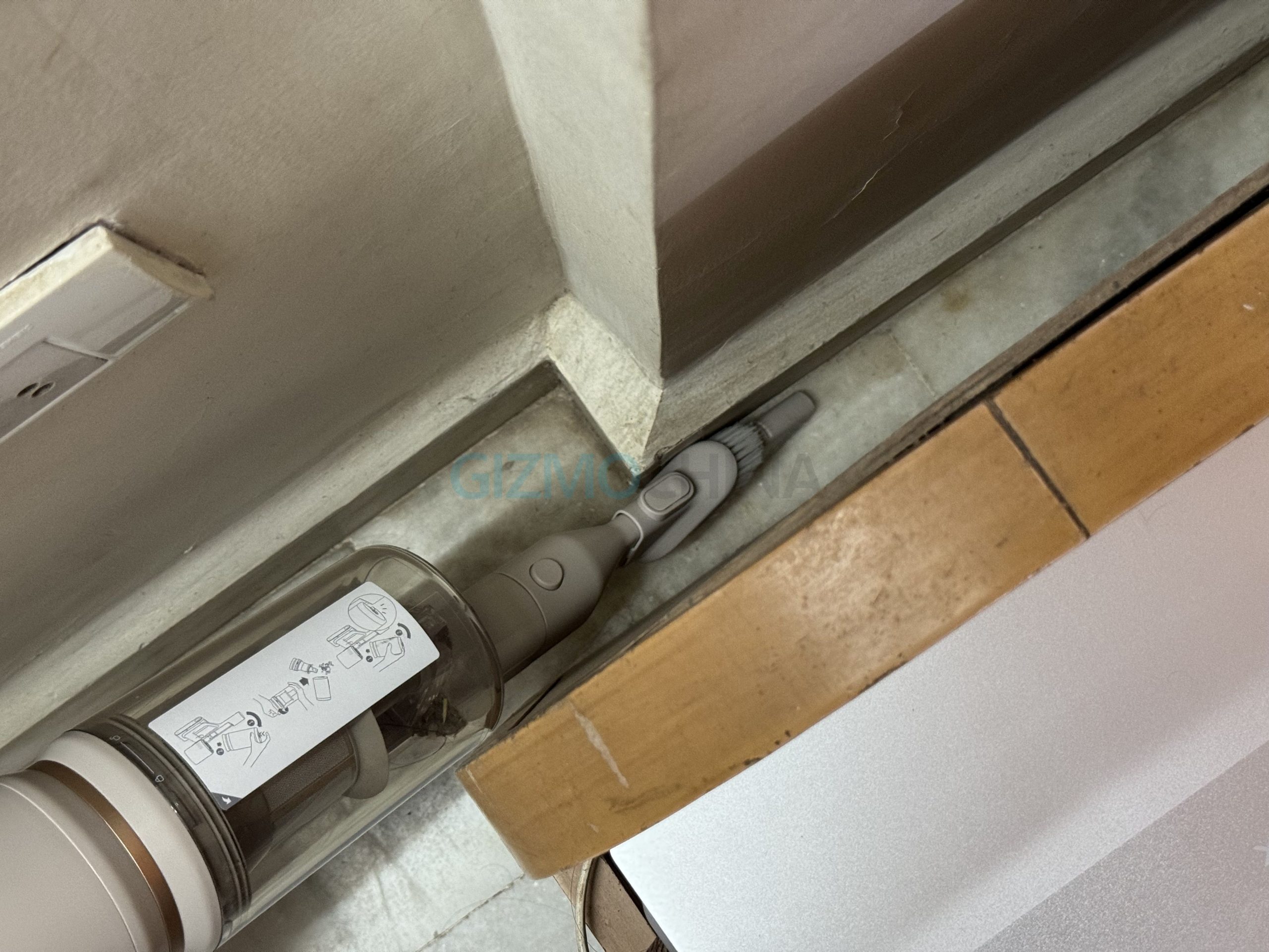 Dreame U10 with wide combination tool 