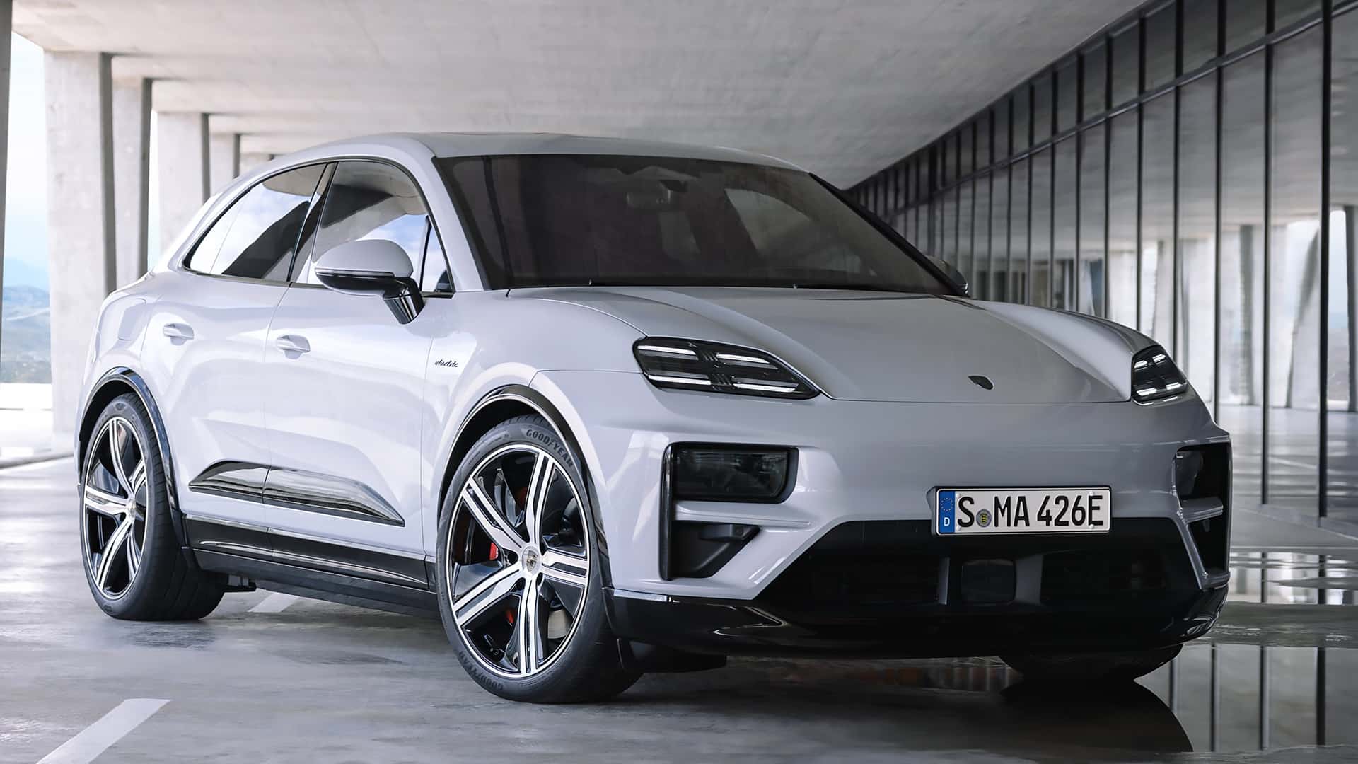 Porsche 2024 Macan Elyn Norene