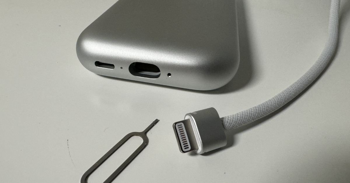 Surprise! Apple Vision Pro battery still uses the "Lightning" port