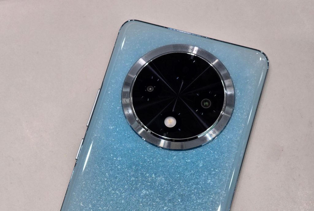 Oppo A3 Pro live shot 2