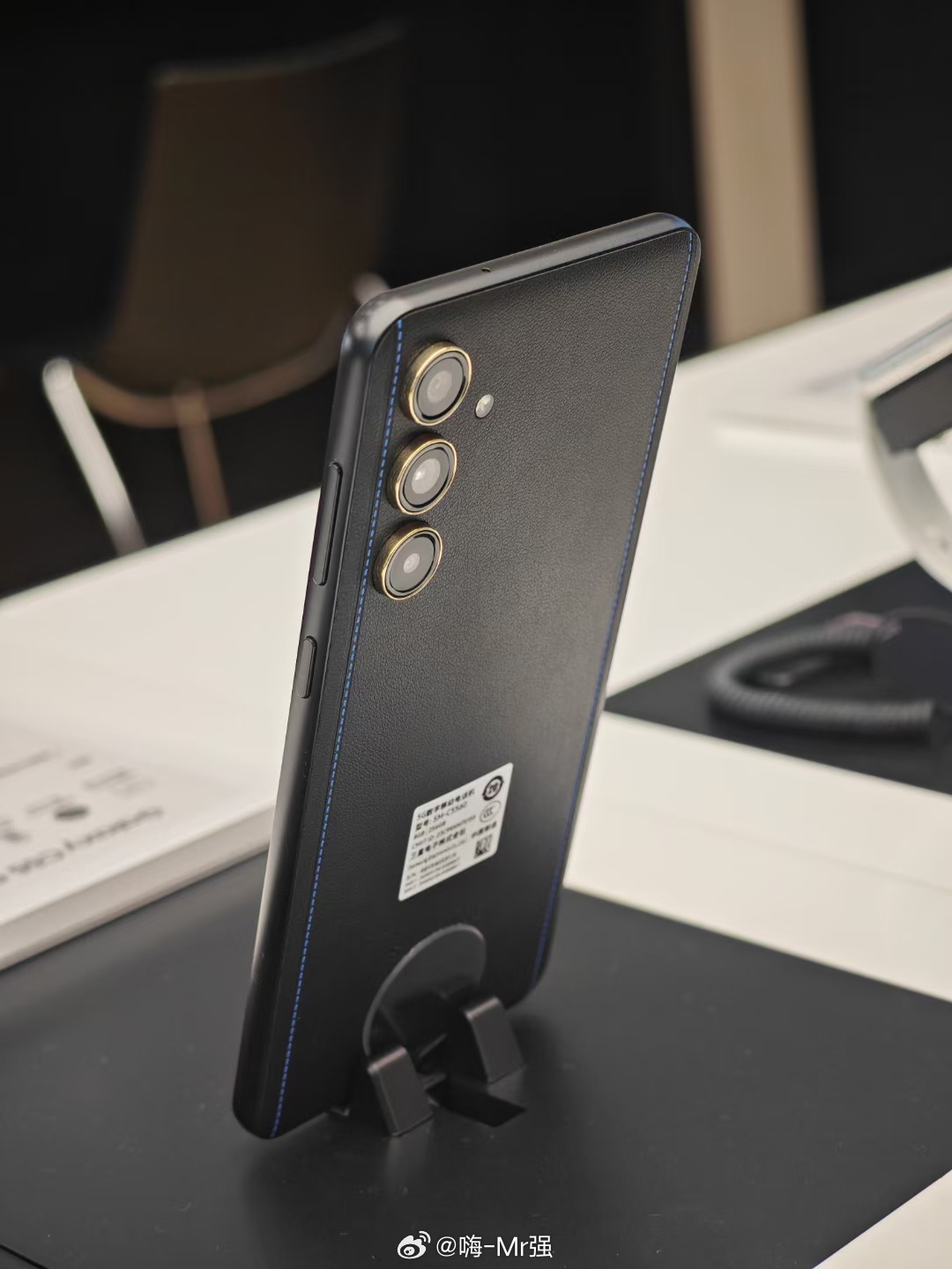 Samsung Galaxy C55 appears in real in offline stores, showcases ...