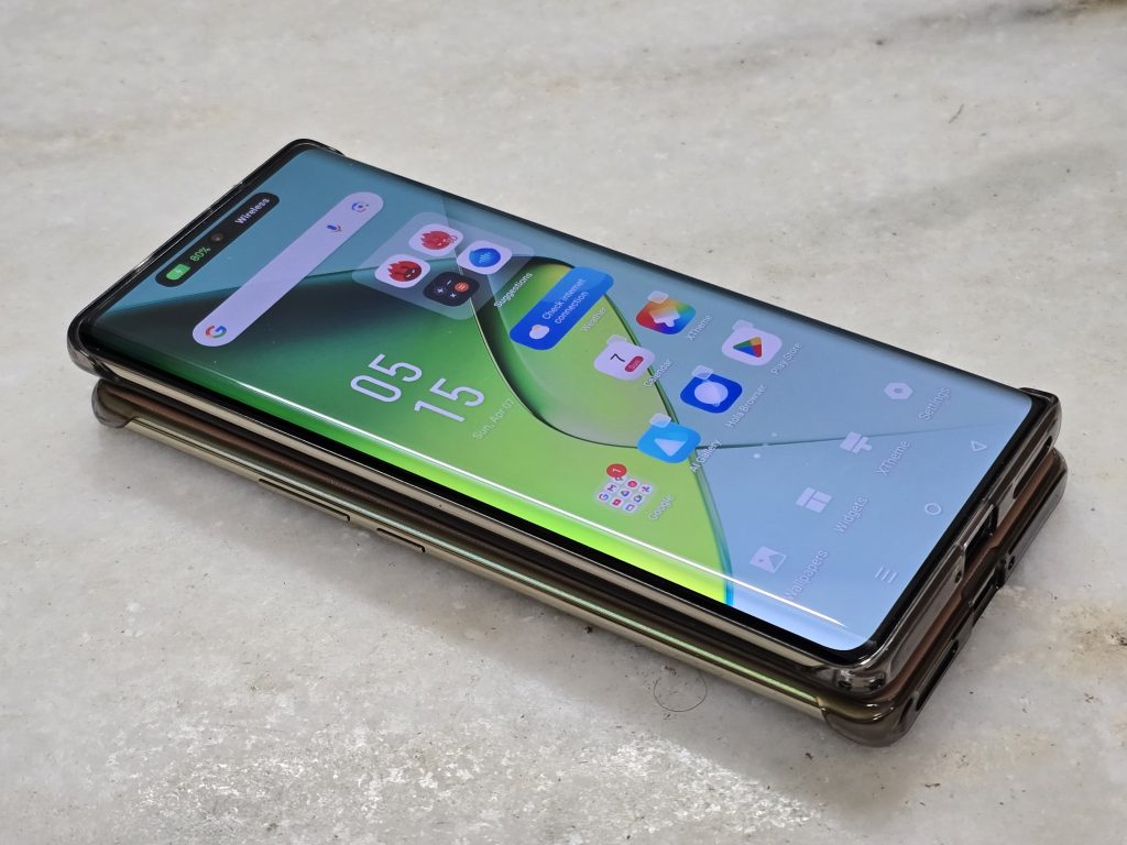 Infinix Note 40 Pro+ 5G being reverse wirelessly charged using Note 40 Pro (4G)