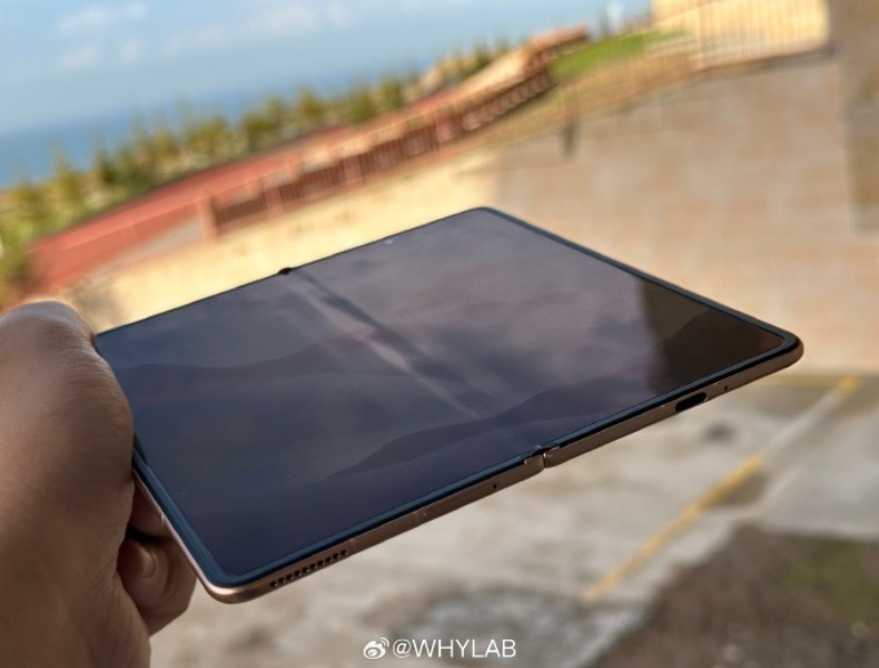 Honor-Magic-V3-Live-Images-6