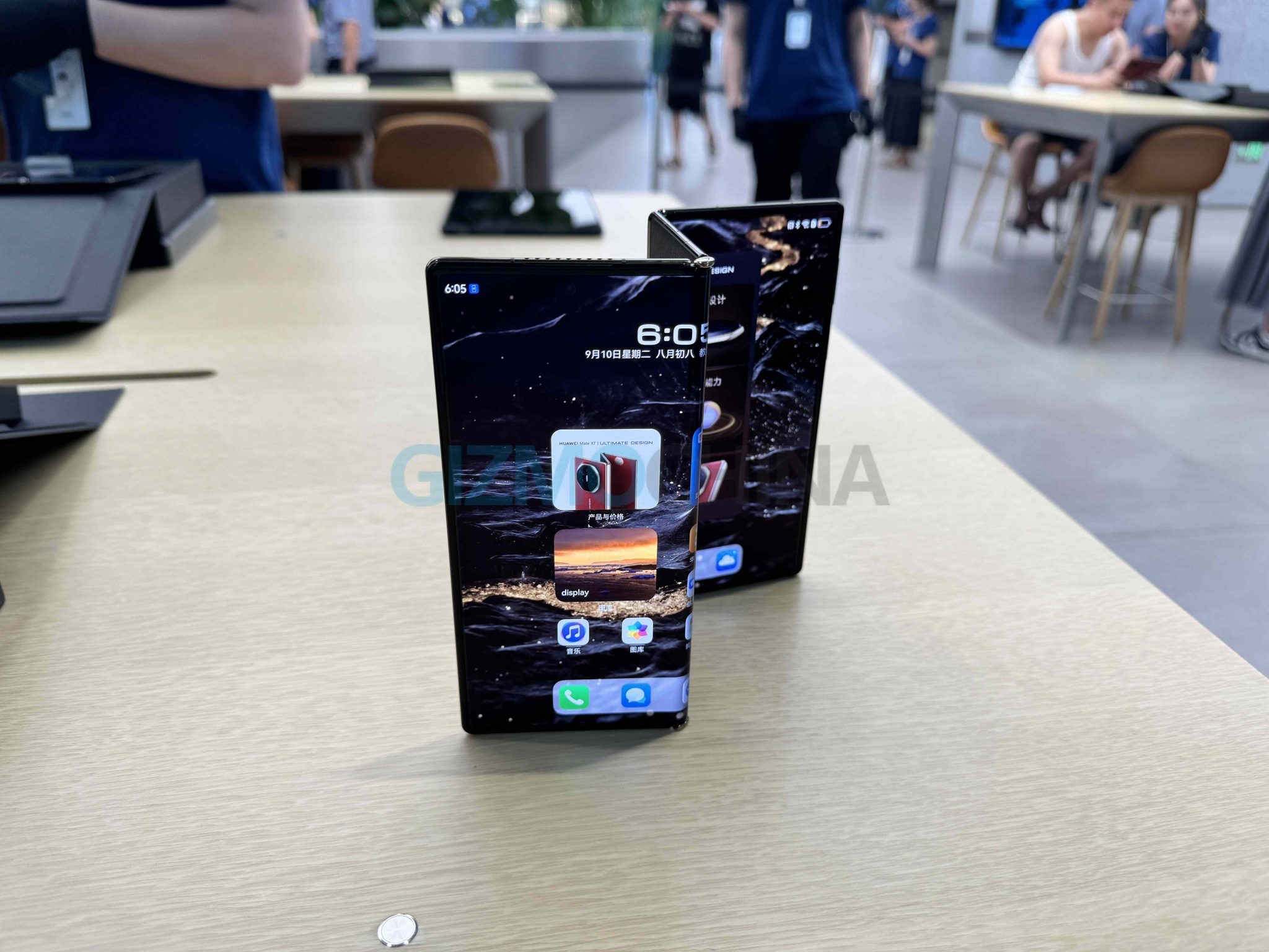 Hands on with Huawei Mate XT: The World's First Tri-Folding Smartphone ...